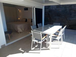 Μπαλκόνι ή βεράντα στο Casa Platero - Bungalow with Jacuzzi and pool