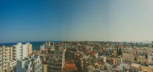 Nespecifikovaný výhled na destinaci Larnaka nebo výhled na město při pohledu z hotelu