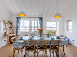 a dining room with a table and chairs at 3 Bed in Appledore 62597 in Appledore