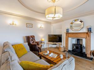 a living room with a couch and a fireplace at 3 Bed in Appledore 62597 in Appledore