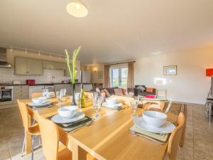 Η κουζίνα ή μικρή κουζίνα στο 2 bed in Pensthorpe KT188 +10 φωτογραφίες