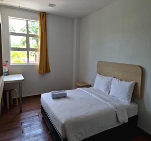 Cama o camas de una habitación en OYO 90901 Santai Morib Hotel