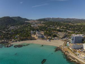 an aerial view of a beach in a city at Apartamento Bellavista Puerto 4B in Cala Ratjada