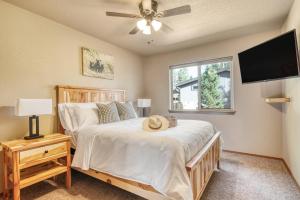a bedroom with a bed and a flat screen tv at Black Bear Cabin by AvantStay Modern Bend Escape in Bend