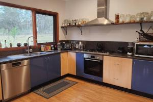 Kuchyňa alebo kuchynka v ubytovaní Chez Vous Country House - Pokolbin Hunter Valley