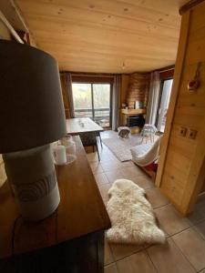 a living room with a lamp on a table at Apartment with balcony and panoramic view between sky and mountains in Megève