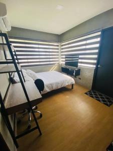 Postel nebo postele na pokoji v ubytování 3BR Beach House San Juan Batangas
