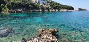 a large body of water with a rocky shore at Sweet Sea Villa in Utjeha