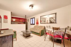 Posezení v ubytování Douces vacances à La Tranche-sur-Mer + 7 fotografií