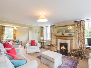 a living room filled with furniture and a fireplace at 4 Bed in Ancrum CA035 in Saint Boswells