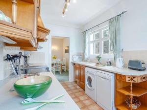 A cozinha ou kitchenette de 3 bed in Auldearn CA209