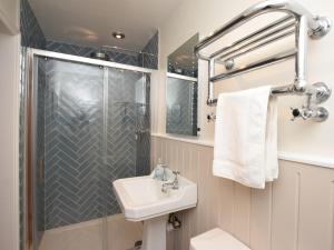 a bathroom with a sink and a shower at 8 Bed in Abbots Bromley 79321 in Abbots Bromley +25 photos