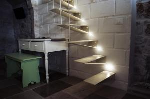 a room with a desk and shelves on the wall at 30 Metri Quadri in Ostuni