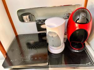 a kitchen counter with a blender and a toaster at EVASION in San Miguel de Abona