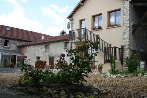 a house with flowers in front of it at La Fermette Champenoise in Jonquery