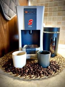 a table with coffee cups and a box of coffeeaband at Mansarda antica Milano in San Giuliano Milanese
