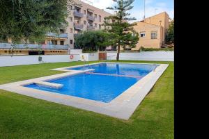 Πισίνα στο ή κοντά στο AT018 Atico con piscina, airco, a 5min de la playa