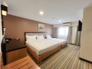 Postel nebo postele na pokoji v ubytování Hallmark Express Hotel