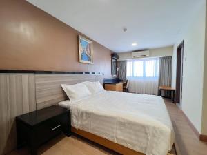 Postel nebo postele na pokoji v ubytování Hallmark Express Hotel + 37 fotografií