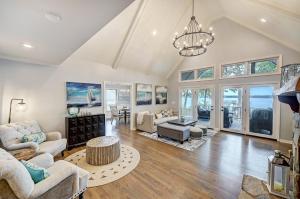 a living room filled with furniture and a chandelier at A Frame of Mind by AvantStay Private Dock View in Lake Norman of Catawba