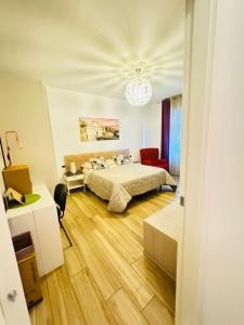 Postel nebo postele na pokoji v ubytování Smart House Rooms Central Luxury