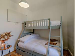 a bedroom with two bunk beds with a ladder at 3 Bed in Holmfirth 83151 in Holmfirth