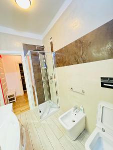 Koupelna v ubytování Smart House Rooms Central Luxury
