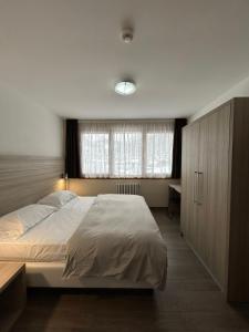 Postel nebo postele na pokoji v ubytování Jolly Resort & Spa