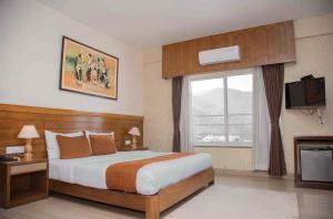 Katil atau katil-katil dalam bilik di Mount View Pokhara