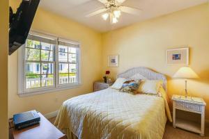 a bedroom with a bed and a ceiling fan at Spa Oasis by AvantStay Shared Pool 3 Miles to Smathers Beach Month Long Stays Only in Stock Island