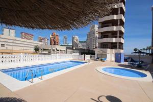 Piscina en o cerca de Apartamento Dúplex Aloha Calpe, primera línea de playa