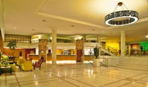 The lobby or reception area at Hotel Dos Templarios