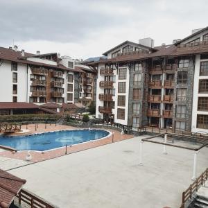 Bazén v ubytování Апартамент В204 Belvedere Holiday Club nebo v jeho okolí