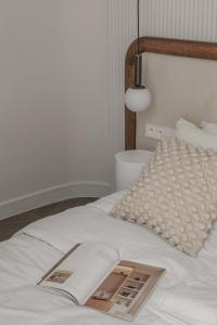 Ein Bett oder Betten in einem Zimmer der Unterkunft New and Stylish Apartment, Monaco