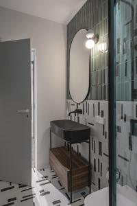 Ein Badezimmer in der Unterkunft New and Stylish Apartment, Monaco
