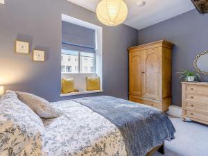 a bedroom with a bed and a dresser and a window at 1 Bed in Holmfirth 85392 in Holmfirth