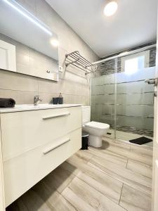 Koupelna v ubytování Mango Sorbet súper central, 3 Desks, high speed internet, 3 bedrooms and 2 bathrooms + 20 fotografií