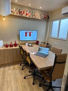 an office with a table with a laptop on it at Grande Hotel Itaguaí in Itaguaí