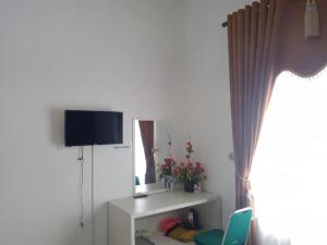 TV a/nebo společenská místnost v ubytování Ratu Balqis Homestay