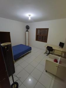 a room with a bed and a desk and a couch at Vila Olímpia - Econômica in Sao Paulo