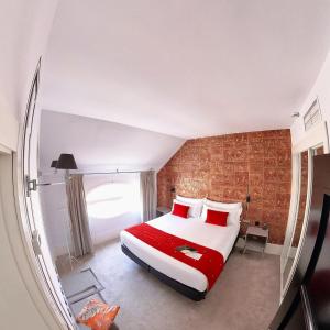 Postel nebo postele na pokoji v ubytování Mariposa Hotel Malaga