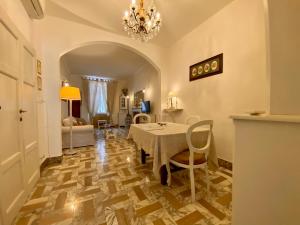 Posezení v ubytování NEW! Appartamento “tra il marmo e il mare” NEW!