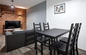 Televízia a/alebo spoločenská miestnosť v ubytovaní Winogrady Loft Apartment