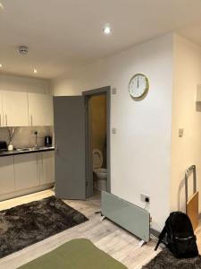 Fotografie z fotogalerie ubytování Modern studio flat in Romford Smoking Is Allowed v destinaci Havering atte Bower