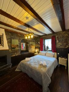 A bed or beds in a room at Chalet Asteras tou Vorra
