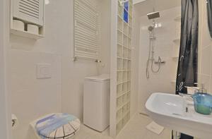 Salle de bains dans l'établissement Apartamenty Bryza - Osiedle Flotylla 31B 10 autres photos