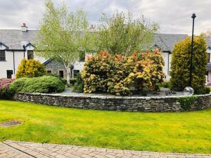 a stone retaining wall in the yard of a house at 3 bedroomed home just 15 mins walk from Kenmare town in Kenmare