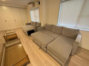 Ruang duduk di bHOTEL Kaniwasou 201 2BR Apt, Near Itsukushima Shrine, For 12 Ppl