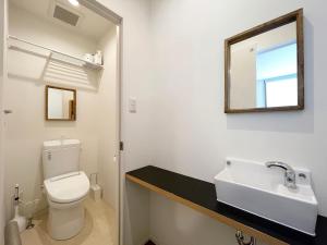 Bilik mandi di bHOTEL Kaniwasou 201 2BR Apt, Near Itsukushima Shrine, For 12 Ppl