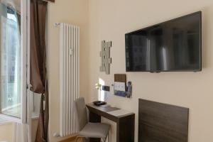 TV a/nebo společenská místnost v ubytování Aiello Rooms - San Babila